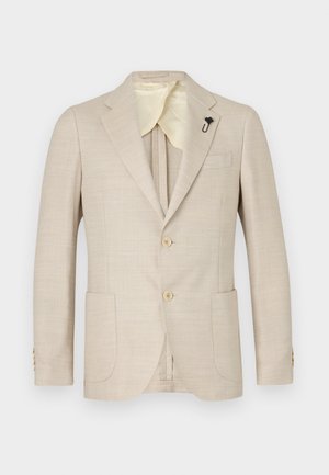 Blazer beige de tejido texturizado, con un cierre delantero de dos botones, solapas en pico, un bolsillo en el pecho y botones en tono dorado, con forro de satén.