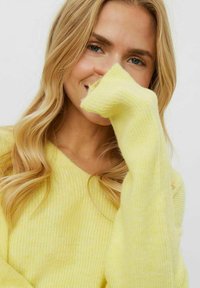Vero Moda VMCREWLEFILE V-NECK  NOOS - Džemperis - lemon meringue