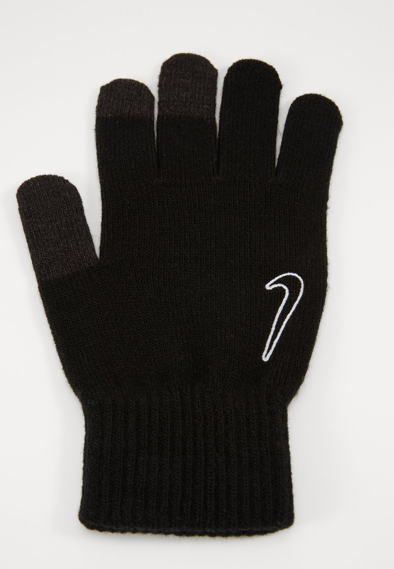 Sort strikket handske med ribbet manchet, der har et hvidt Nike-logo på håndleddet og mørkere nuancer på fingerspidserne.