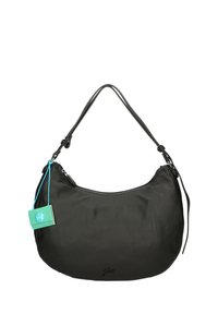 Zwarte leren schoudertas met een gebogen vorm, ritssluiting en verstelbare schouderband. Heeft een turquoise label en een reliëflogo-detail.