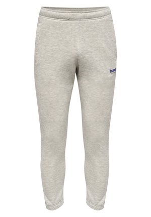 Lichtgrijze sweatpants van textuurstof, met een taps toelopend ontwerp, een elastische tailleband en een klein blauw logo aan de zijkant.