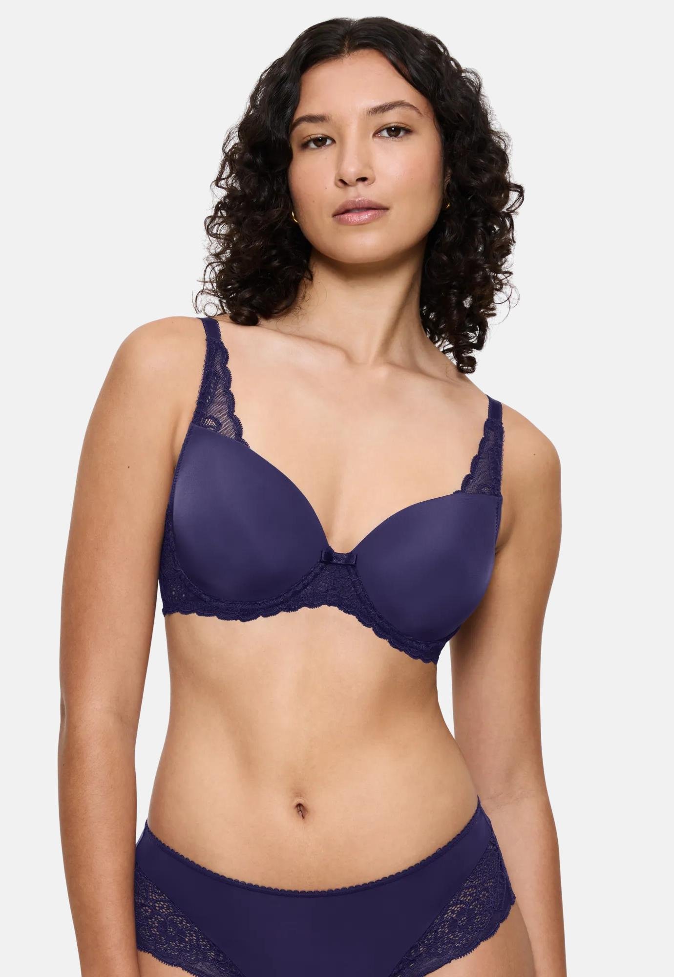 Viania Beha met cups, beugel en kant in wit | Your Look... for less