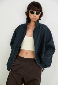 Thumbnail Image 5