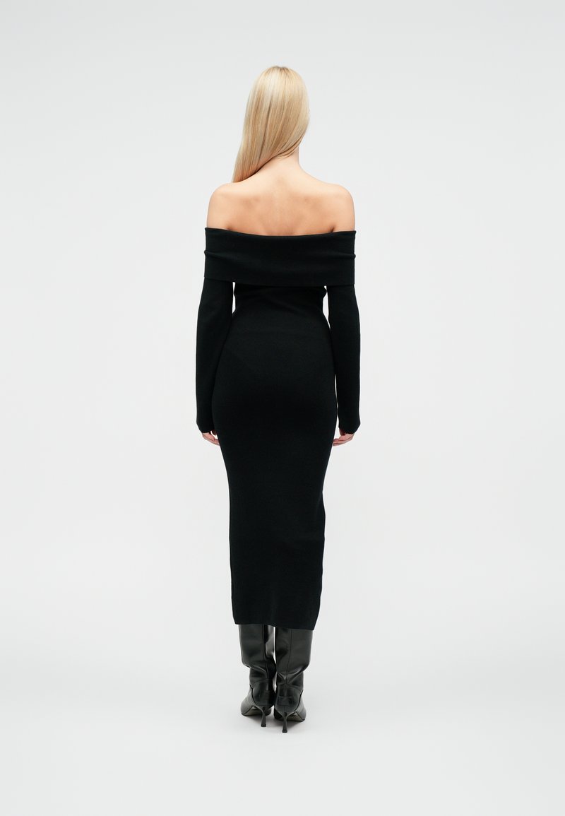 GAP MIDI SWEATER DRESS - Pletené šaty - true black