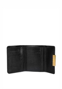 Portefeuille en cuir noir, avec texture croco embossée, fermeture en métal doré, plusieurs emplacements pour cartes et doublure intérieure lisse.