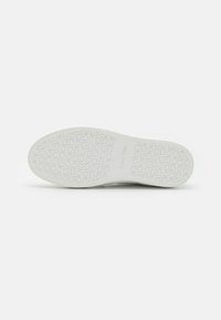 Calvin Klein Sneakers alte - white