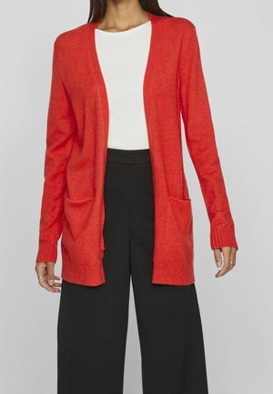 Cardigan rosso lavorato a maglia con vestibilità ampia, apertura frontale, maniche lunghe e due tasche frontali. Tessuto testurizzato con polsini e orlo a coste.