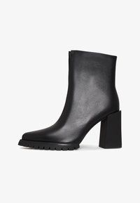 Unausgewählt, black
