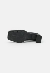 Vagabond Scarpe con plateau - black