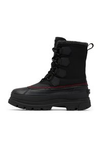 Sorte vinterstøvler med en tekstureret overdel, gummitåhætte og faux fur trim. Har en tykk, robust sål og røde syninger som accenter.