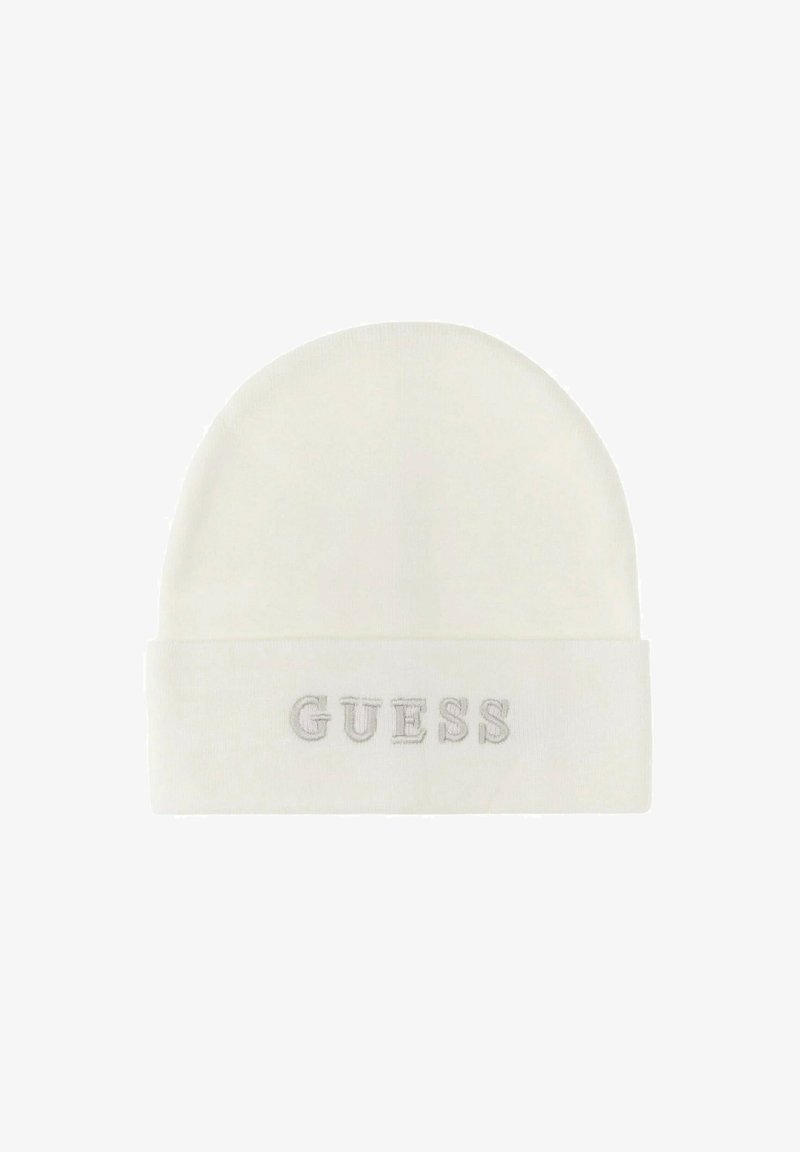 Kremo spalvos megztas kepurė su sulenktu kraštu, kuriame yra pilkai siuvinėtas "GUESS" logotipas. Minkšta tekstūra, apvalios formos.