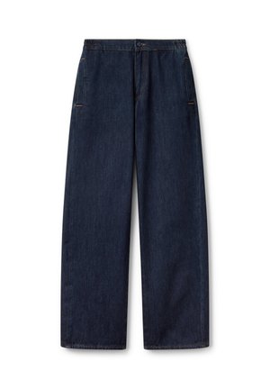 Helleblaue Denim-Jeans mit weit geschnittenem Bein und hohem Bund, ausgestattet mit vorderen Taschen und sichtbaren Nähten. Glatte Textur, klassischer Schnitt.