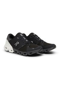 On CLOUDFLYER 4  - Laufschuh Straße - black white
