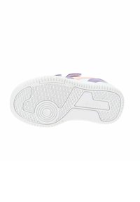 Suola di sneaker bianca con motivo di grip testurizzato, che presenta una forma della punta arrotondata e un design con accenti viola e rosa nella sezione del tallone.