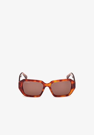 Ochelari de soare tortoiseshell căprui cu o ramă geometrică, lentile plate și o etichetare subtilă pe lentila stângă. Finisaj cu textură netedă.