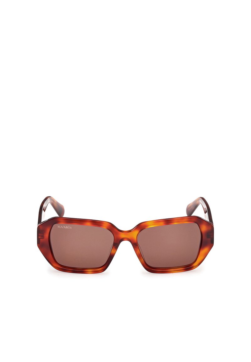 Ochelari de soare tortoiseshell căprui cu o ramă geometrică, lentile plate și o etichetare subtilă pe lentila stângă. Finisaj cu textură netedă.