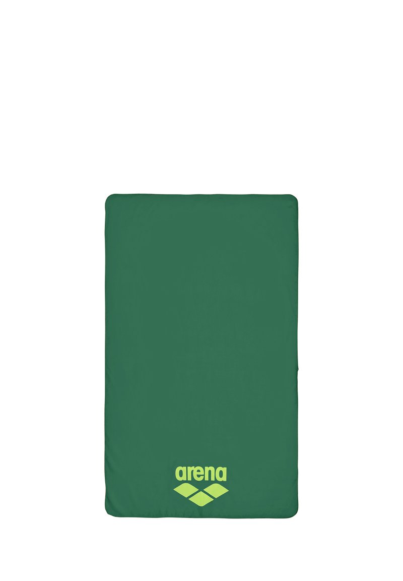 Groene zwemmat met een gladde textuur, voorzien van een opvallend geel "arena"-logo en een emblematisch ontwerp aan de onderkant.