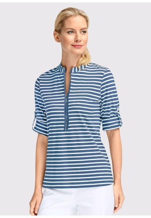 Gestreiftes Polohemd mit halbem Reißverschluss, drei Viertel langen umgeschlagenen Ärmeln, aus weichem Stoff in Marineblau und Hellblau.