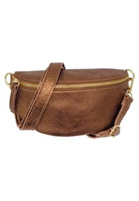 Sac en cuir marron en bandoulière avec une forme arrondie, fermeture éclair dorée, sangle réglable et finition texturée. Présente un design minimaliste élégant.