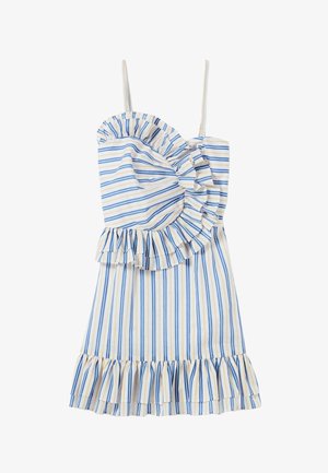 Vestido sin tirantes con rayas verticales en azul y blanco, con volantes en el corsé y el dobladillo, confeccionado en una tela de algodón ligera.