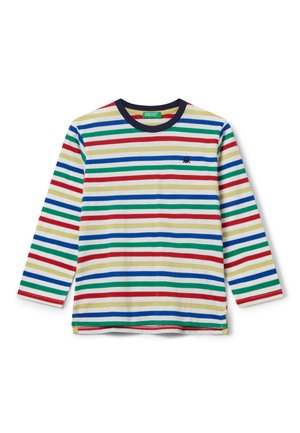 T-shirt a maniche lunghe color crema con righe orizzontali multicolori (rosso, verde, blu, giallo). Presenta un colletto blu navy e un piccolo logo sul petto.
