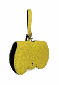 Sac en cuir jaune au design arrondi, avec une surface texturée, un fermoir en métal doré et un revêtement intérieur noir.