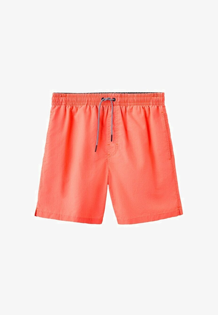 Shorts corail vif à taille élastique avec cordon de serrage frontal et poches latérales, posés à plat sur un fond blanc.