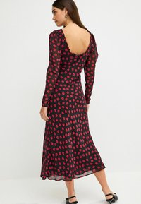 Next REGULAR FIT - Päevakleit - black floral