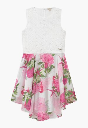 Biała sukienka bez rękawów z teksturowanym koronkowym gorsetem i różową spódnicą w kwiatowo-muszelkowy wzór, z ukrytym zamkiem z tyłu.