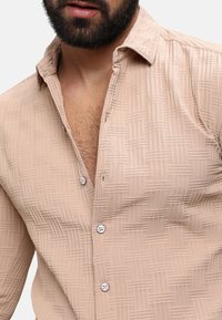Instafab LEVI - Košeľa - beige