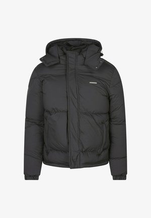 Veste matelassée noire avec fermeture éclair à l'avant, design rembourré, capuche ajustable et petit logo en accent sur la poitrine.