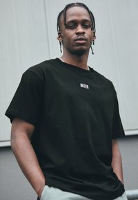 Legacies INTER MILANO MAIOLICA TEE - Sporto klubų atributika - black