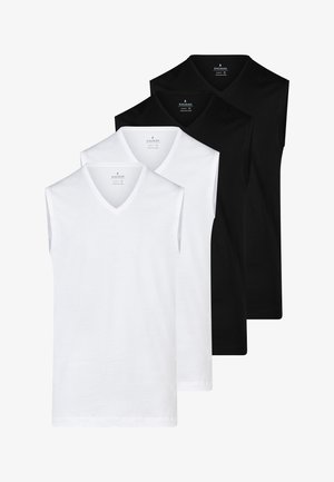 Due canottiere di cotone nere e due bianche con scollo a V, impilate ordinatamente su uno sfondo bianco.