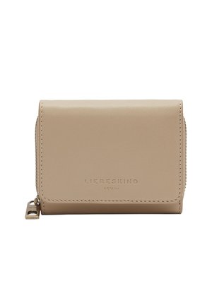 Beige leren portemonnee met een textuurafwerking, ritssluiting en een geperst merknaam op de voorkant. Compact rechthoekig model met gestikte randen.
