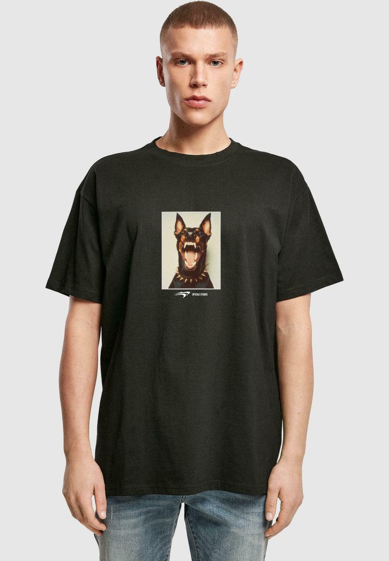 Upscale by Mister Tee T-shirts med print - black