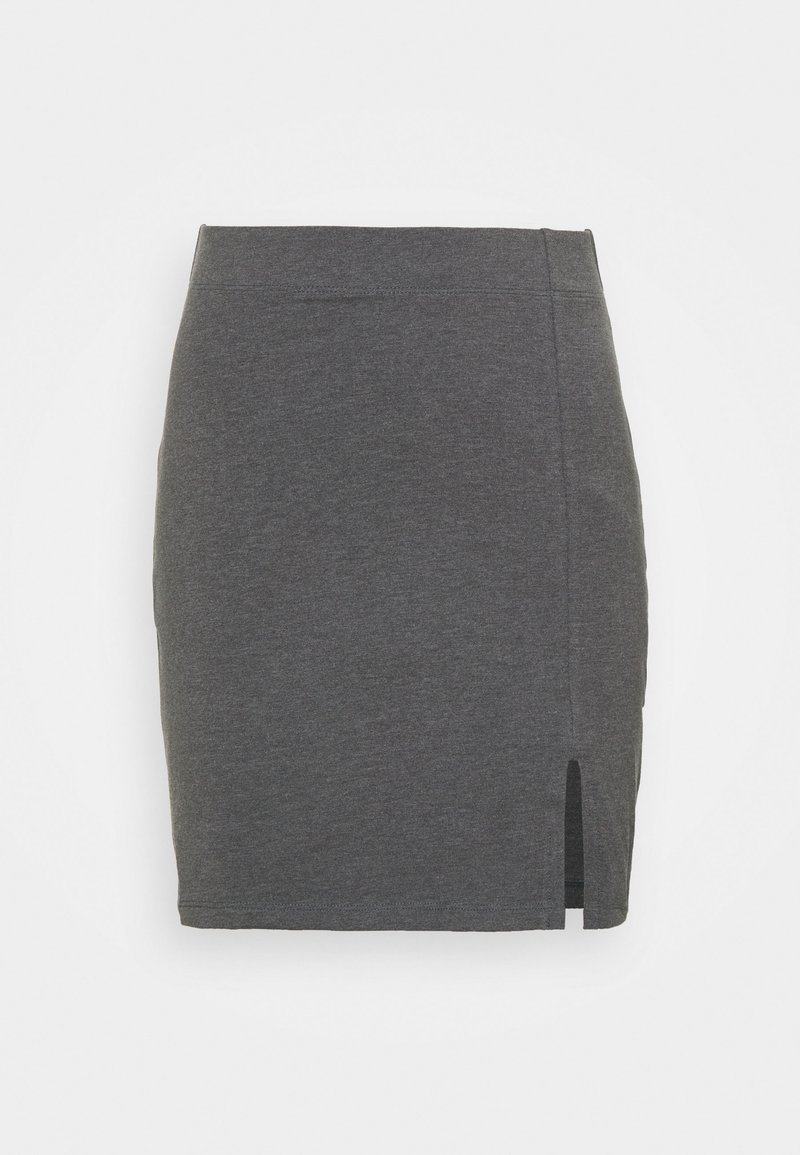 Falda ligera de color gris oscuro hecha de una tela suave. Presenta un diseño recto con una abertura lateral para facilitar el movimiento. Textura suave.