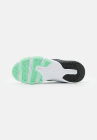 Nike Performance LEGEND ESSENTIAL  - Sapatilha de treino - white/metallic silver/mint foam/black/universal blue