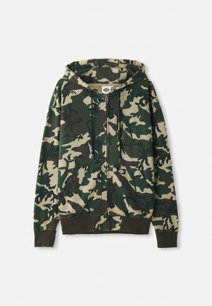 Kamuflasje zip-up hettegenser med en blanding av mørkegrønn, lys grønn og beige mønstre, med en frontlomme og snorhette.