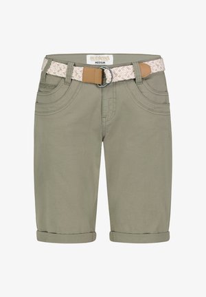 Olivgrüne Shorts mit umgeschlagenen Säumen, Denim-Textur und einem geflochtenen, hellrosa Leder-Gürtel. Verfügt über gestickte Taschenverzierungen.