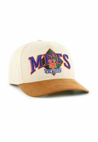 Beige Baseballcap mit einem braunen Wildlederschirm, der auf der Vorderseite das gestickte "METS"-Logo und den Text "NEW YORK" in Orange und Blau zeigt.