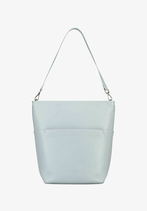 Sac à épaule en cuir gris clair avec une seule bandoulière et une grande poche avant, design minimaliste.