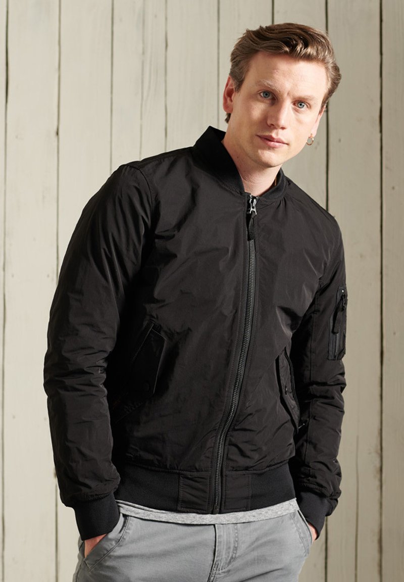 Herren Leichte Jacken | Superdry Bomberjacke black/schwarz - IC50660 Herren Leichte Jacken | Superdry Bomberjacke black/schwarz - IC50660