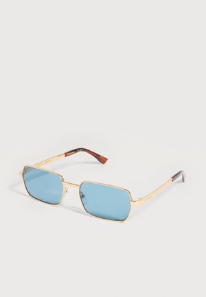 Rechteckige Sonnenbrille mit goldenem Rahmen, blau getönten Gläsern und dunkelbraunen Bügelenden vor hellem Hintergrund.