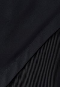 STILA - Juhlamekko - black