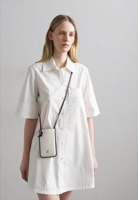 By Malene Birger AYA PHONE - Telefono krepšelis - black/white