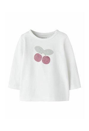 Bijela majica dugih rukava za malu djecu s okruglim izrezom i ružičastim sjajnim dizajnom trešnje s svijetlosivim listovima na prednjoj strani.