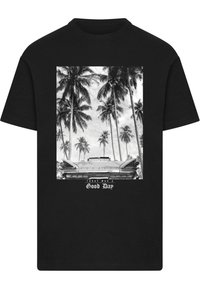 Sort bomulds T-shirt med en ensfarvet grafik af palmer og en vintage bil, med teksten "I DAG VAR EN GOD DAG" nedenfor.