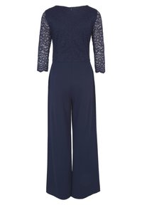 Combinaison bleu marine avec haut en dentelle et manches trois-quarts, pantalon à jambes larges et fermeture éclair au dos.