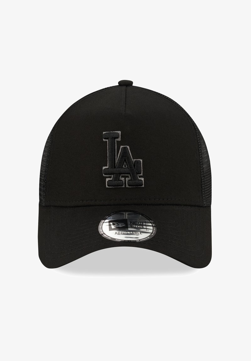 Sort justerbar baseballkasket med sort broderet LA-logo foran og netpaneler bagpå.