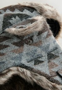 TRAPPER - Kepurė - grey navajo style